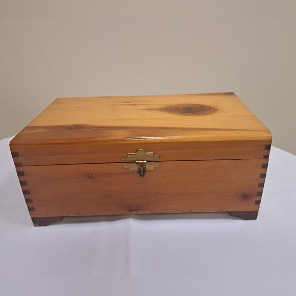 Vintage Cedar Wood Box Jewelry - Picture 2 of 6